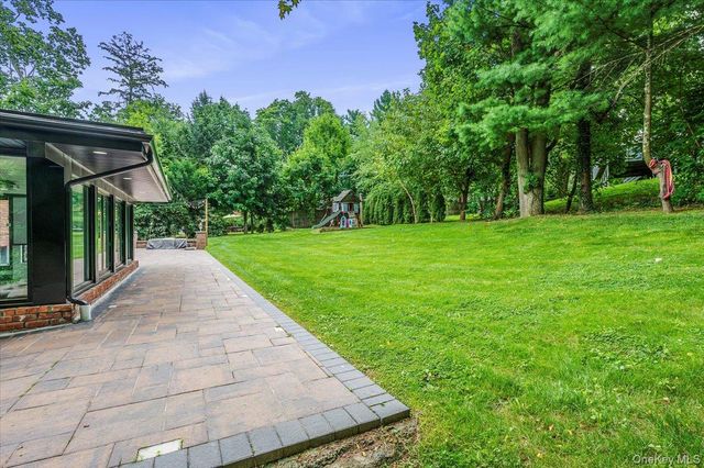 26 Red Brook Road, Great Neck, NY 11024