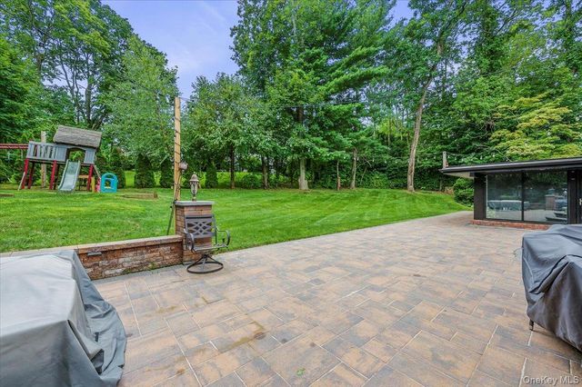 26 Red Brook Road, Great Neck, NY 11024