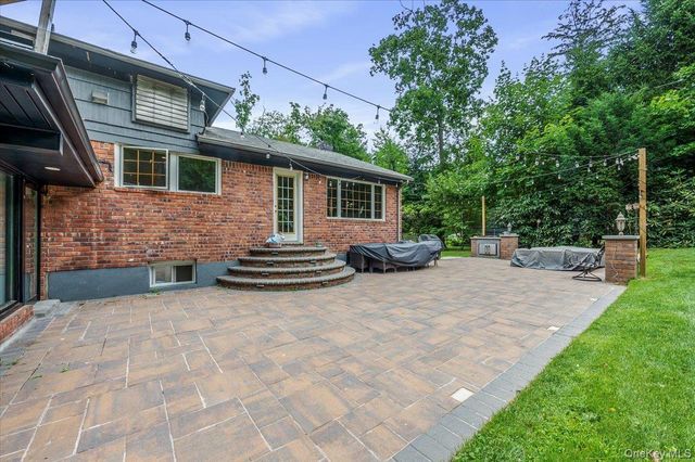 26 Red Brook Road, Great Neck, NY 11024