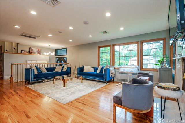 26 Red Brook Road, Great Neck, NY 11024