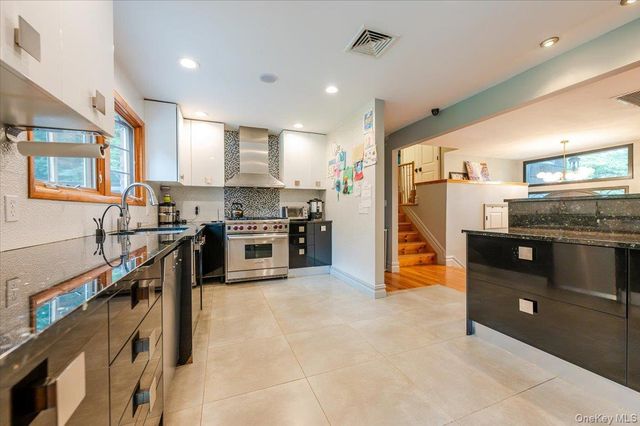 26 Red Brook Road, Great Neck, NY 11024