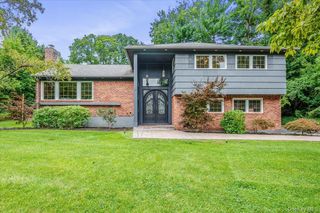 26 Red Brook Road, Great Neck, NY 11024
