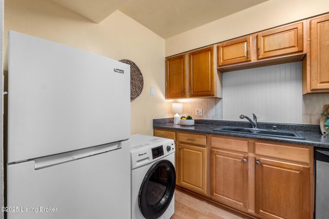 1970 Goldsmith Ln A-4, Louisville, KY 40218