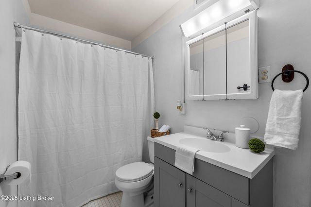 1970 Goldsmith Ln A-4, Louisville, KY 40218