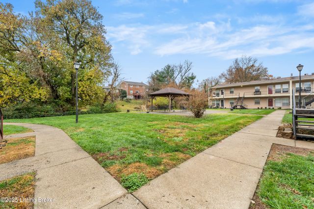 1970 Goldsmith Ln A-4, Louisville, KY 40218