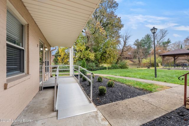 1970 Goldsmith Ln A-4, Louisville, KY 40218