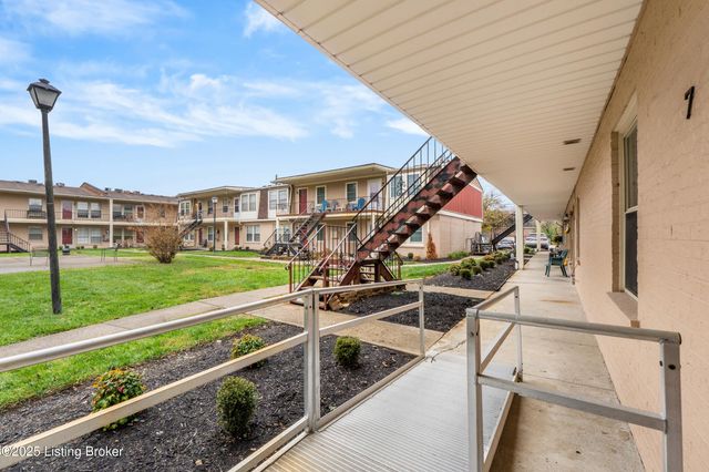 1970 Goldsmith Ln A-4, Louisville, KY 40218