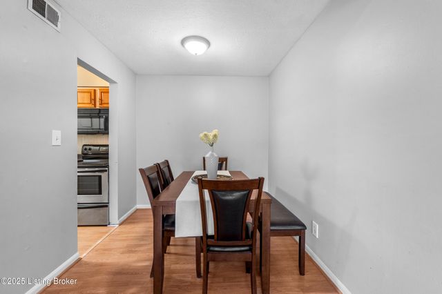 1970 Goldsmith Ln A-4, Louisville, KY 40218