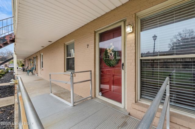 1970 Goldsmith Ln A-4, Louisville, KY 40218