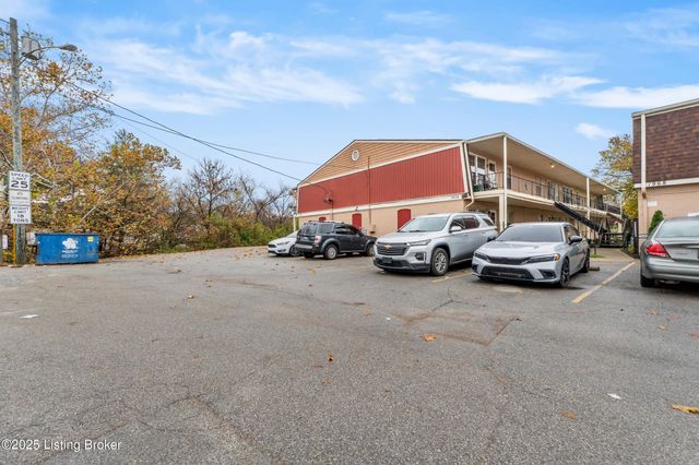 1970 Goldsmith Ln A-4, Louisville, KY 40218