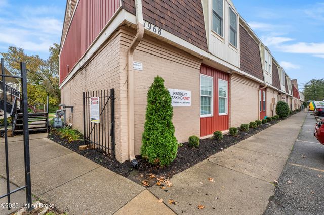 1970 Goldsmith Ln A-4, Louisville, KY 40218