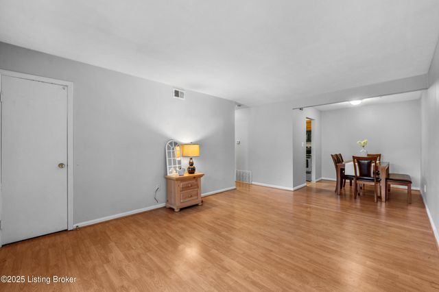 1970 Goldsmith Ln A-4, Louisville, KY 40218