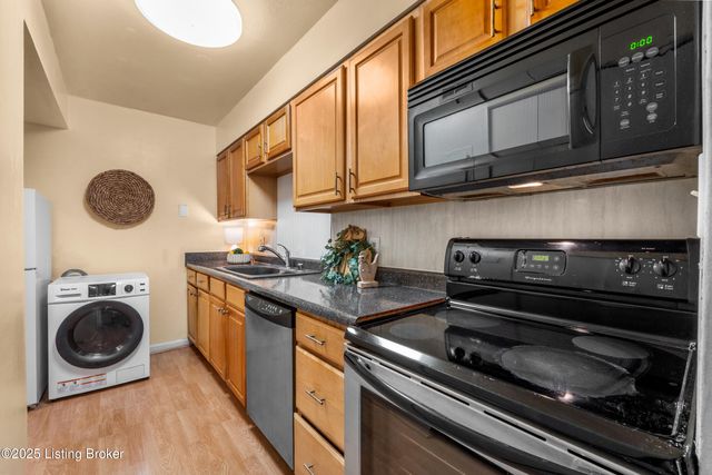 1970 Goldsmith Ln A-4, Louisville, KY 40218