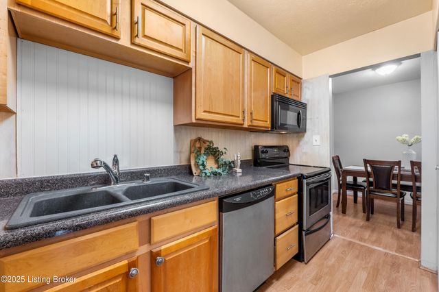 1970 Goldsmith Ln A-4, Louisville, KY 40218