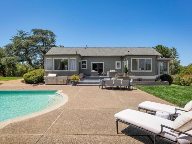 730 Mora Drive, Los Altos, CA 94024