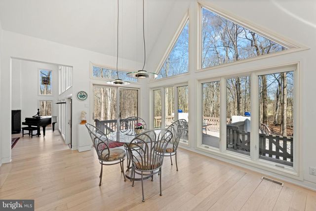 6 HUNT CLUB LN, Malvern, PA 19355