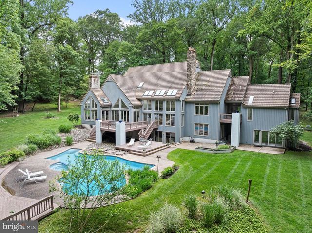 6 HUNT CLUB LN, Malvern, PA 19355