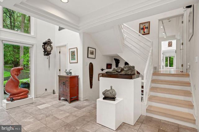 6 HUNT CLUB LN, Malvern, PA 19355