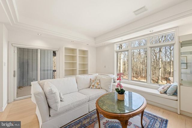 6 HUNT CLUB LN, Malvern, PA 19355