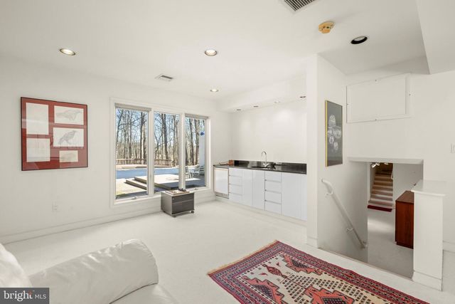 6 HUNT CLUB LN, Malvern, PA 19355