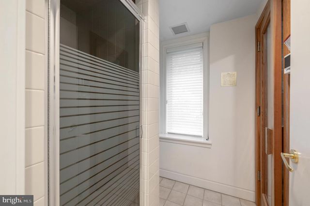 6 HUNT CLUB LN, Malvern, PA 19355