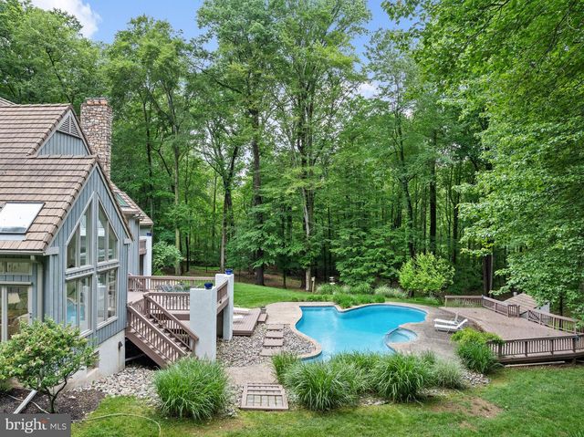6 HUNT CLUB LN, Malvern, PA 19355