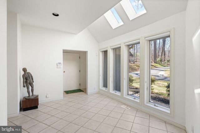 6 HUNT CLUB LN, Malvern, PA 19355