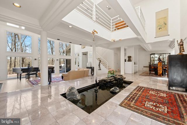6 HUNT CLUB LN, Malvern, PA 19355