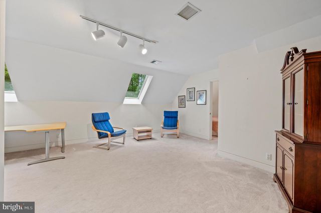 6 HUNT CLUB LN, Malvern, PA 19355