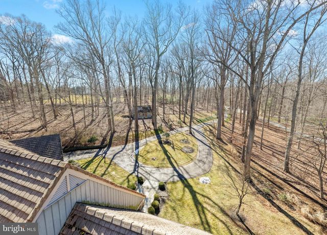 6 HUNT CLUB LN, Malvern, PA 19355