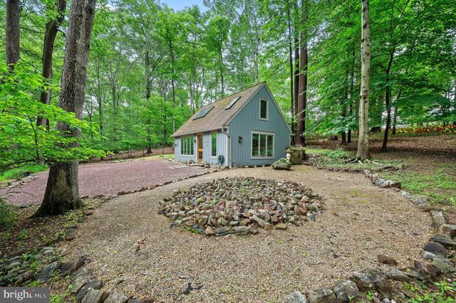 6 HUNT CLUB LN, Malvern, PA 19355