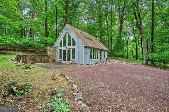 6 HUNT CLUB LN, Malvern, PA 19355