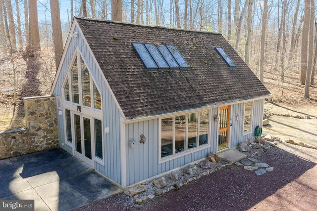 6 HUNT CLUB LN, Malvern, PA 19355