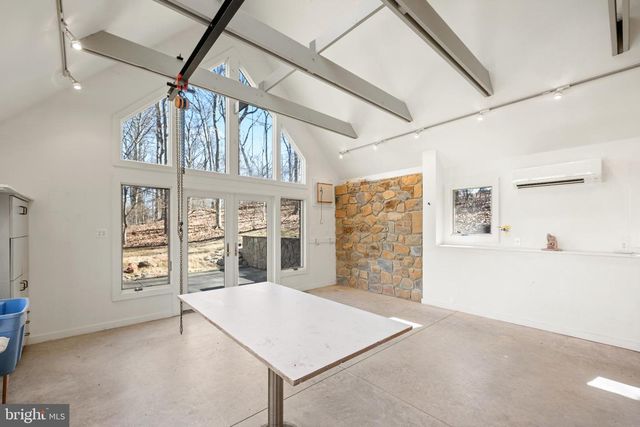 6 HUNT CLUB LN, Malvern, PA 19355
