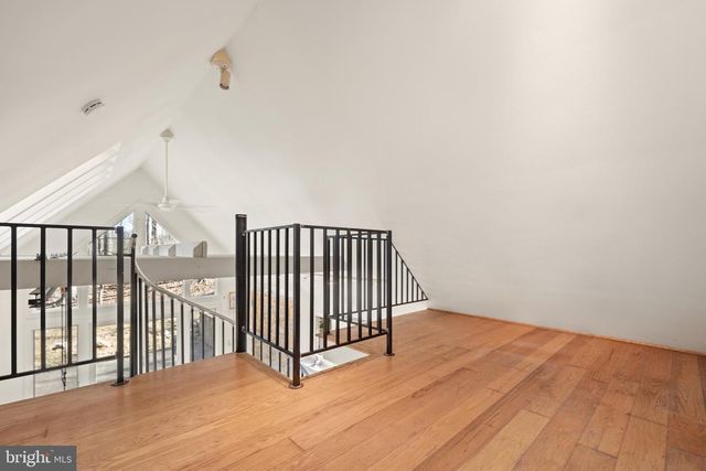 6 HUNT CLUB LN, Malvern, PA 19355