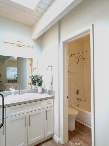 120 Roosevelt 17, Pasadena, CA 91107