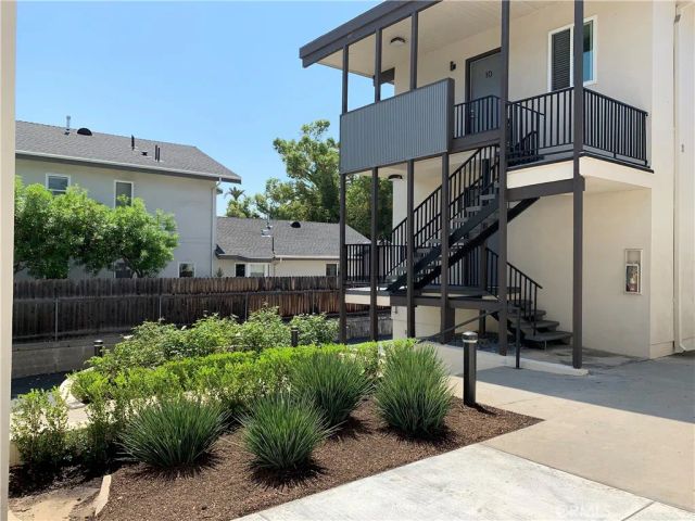 120 Roosevelt 17, Pasadena, CA 91107
