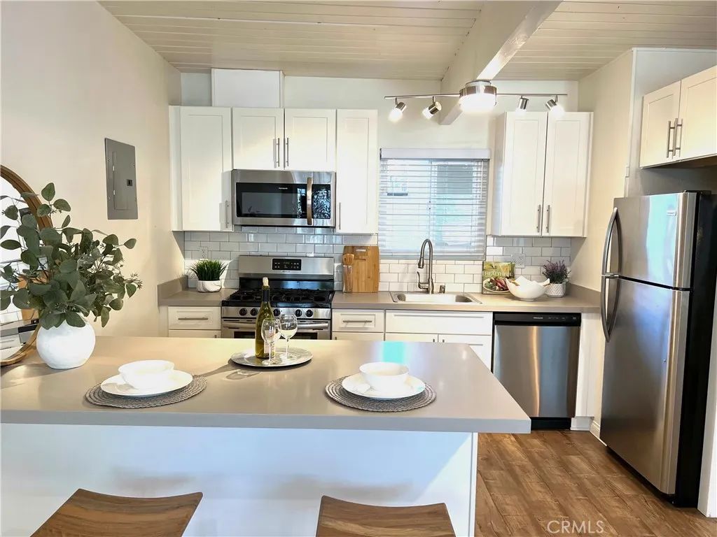 120 Roosevelt 17, Pasadena, CA 91107