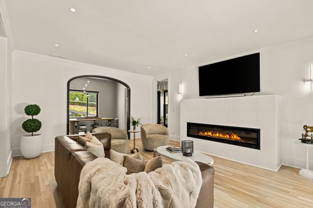 737 W Conway Drive NW, Atlanta, GA 30327