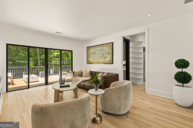 737 W Conway Drive NW, Atlanta, GA 30327