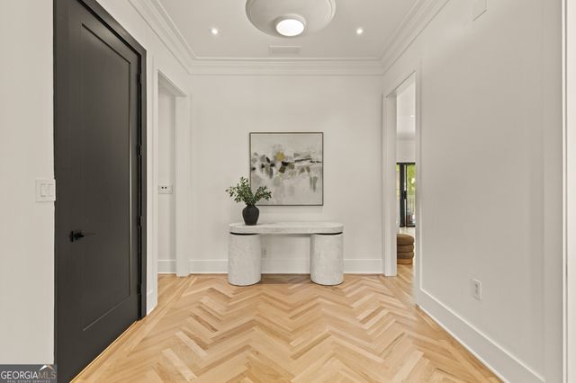 737 W Conway Drive NW, Atlanta, GA 30327