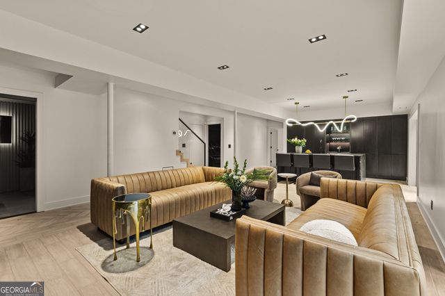 737 W Conway Drive NW, Atlanta, GA 30327