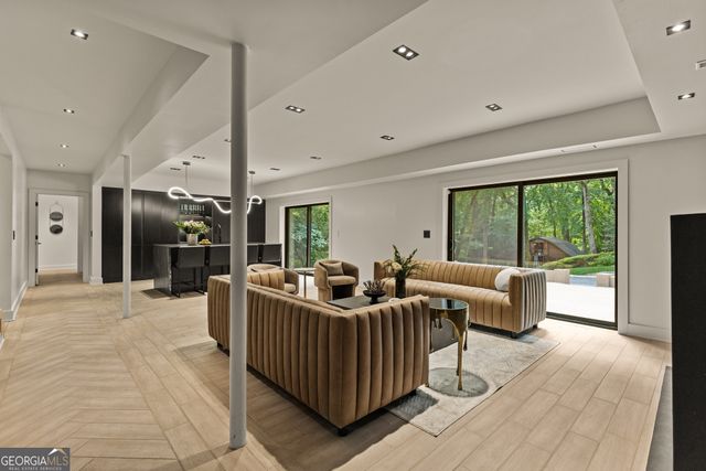 737 W Conway Drive NW, Atlanta, GA 30327