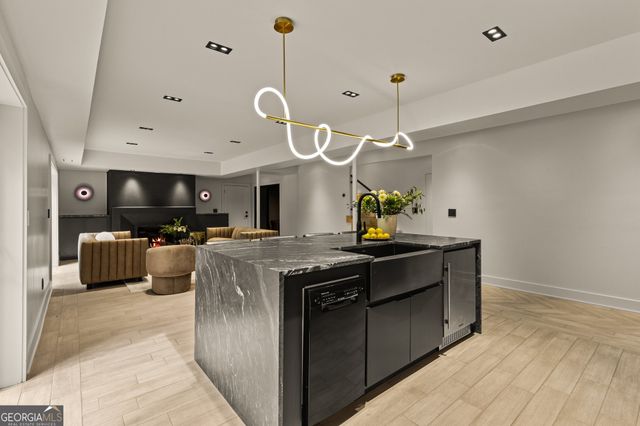 737 W Conway Drive NW, Atlanta, GA 30327