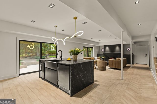 737 W Conway Drive NW, Atlanta, GA 30327