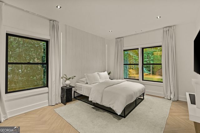 737 W Conway Drive NW, Atlanta, GA 30327