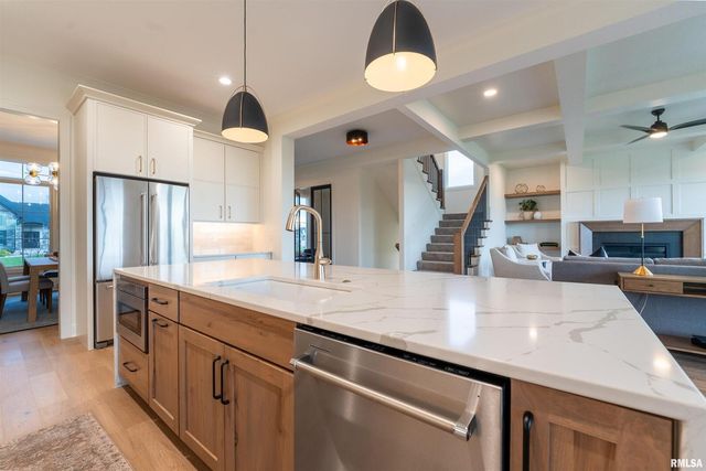 6830 Wilderness Pointe Drive, Bettendorf, IA 52722