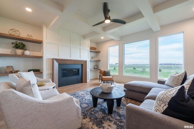 6830 Wilderness Pointe Drive, Bettendorf, IA 52722