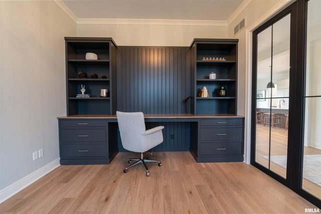 6830 Wilderness Pointe Drive, Bettendorf, IA 52722