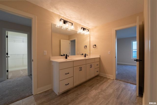 6830 Wilderness Pointe Drive, Bettendorf, IA 52722